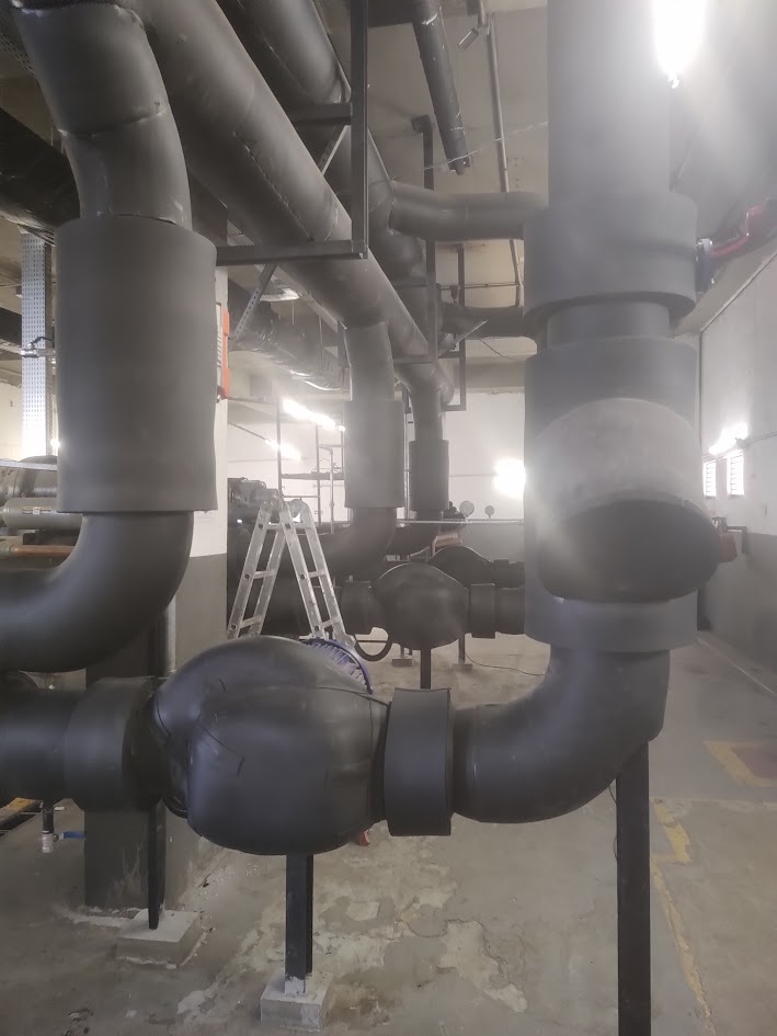 Isolamento térmico em toda CAG (central de agua gelada)